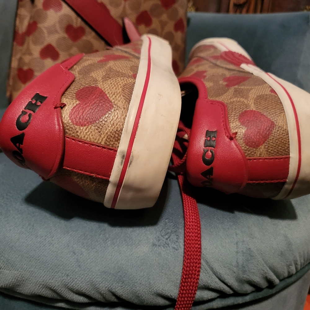 Coach Citisole coated C Heart Print 8.5 - Picture 8 of 8